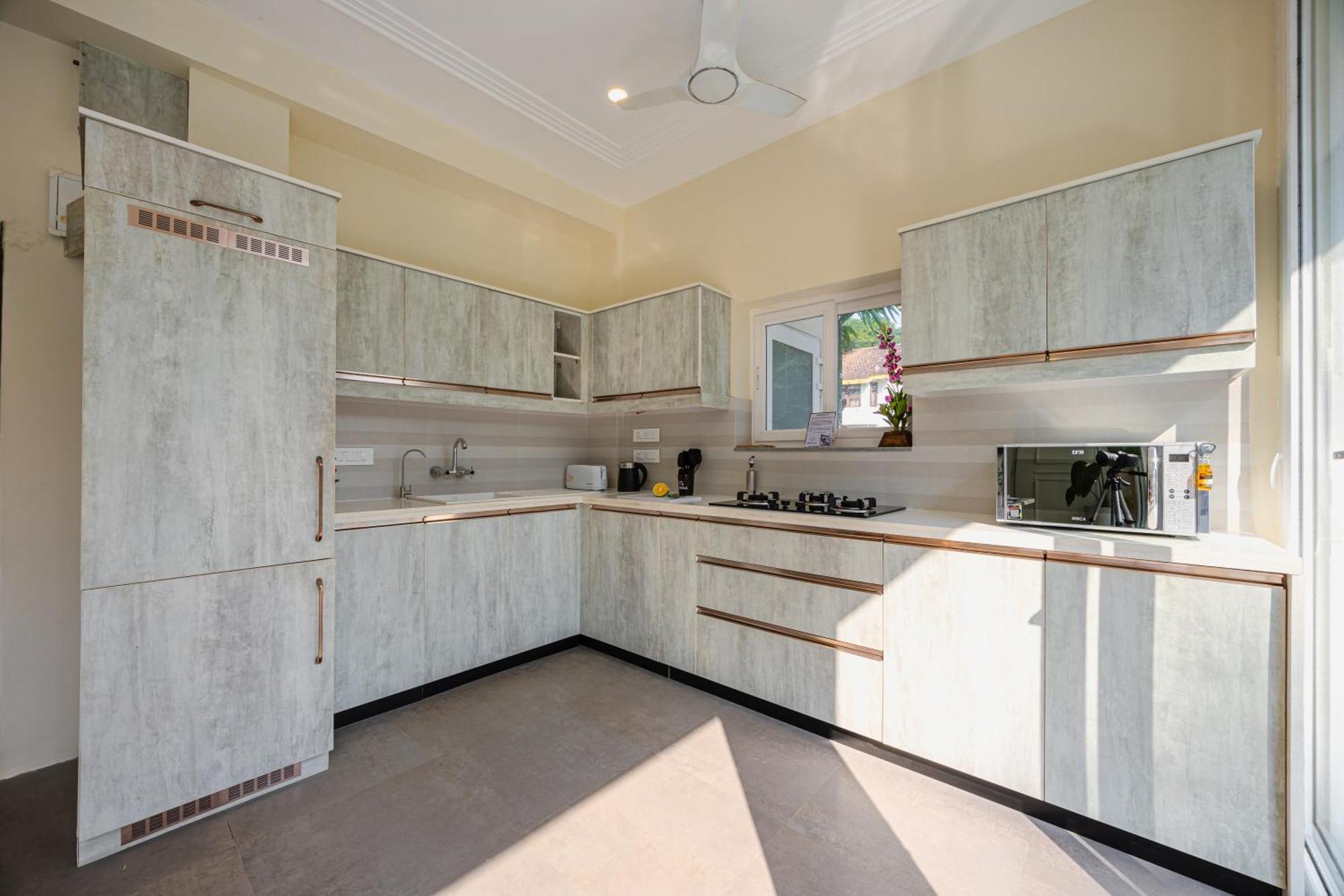 Elivaas 4 Bhk Near With Private Pool & Bar - Casa Boa Vida Candolim