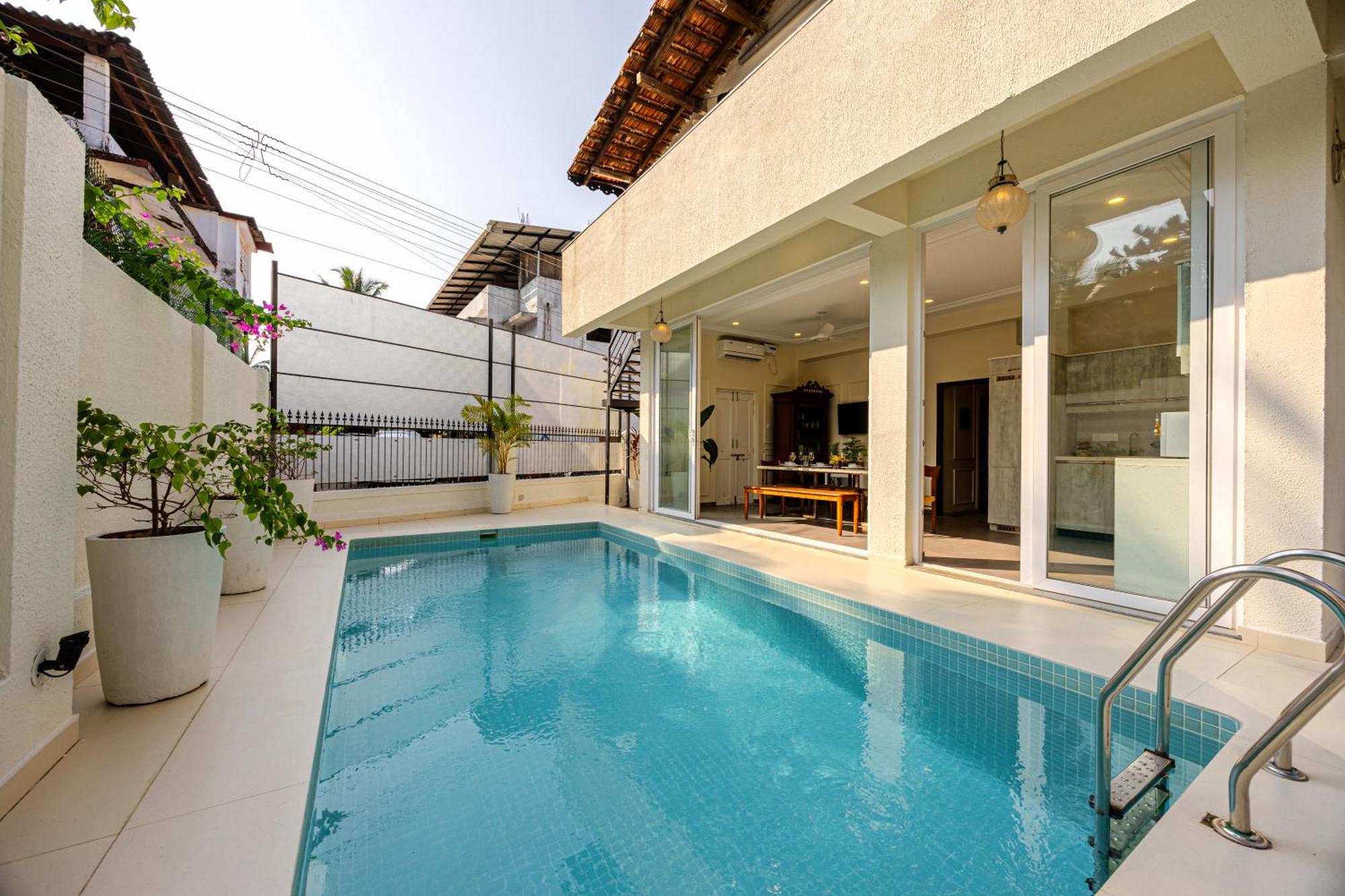 Villa Elivaas 4 Bhk Near With Private Pool & Bar - Casa Boa Vida Candolim