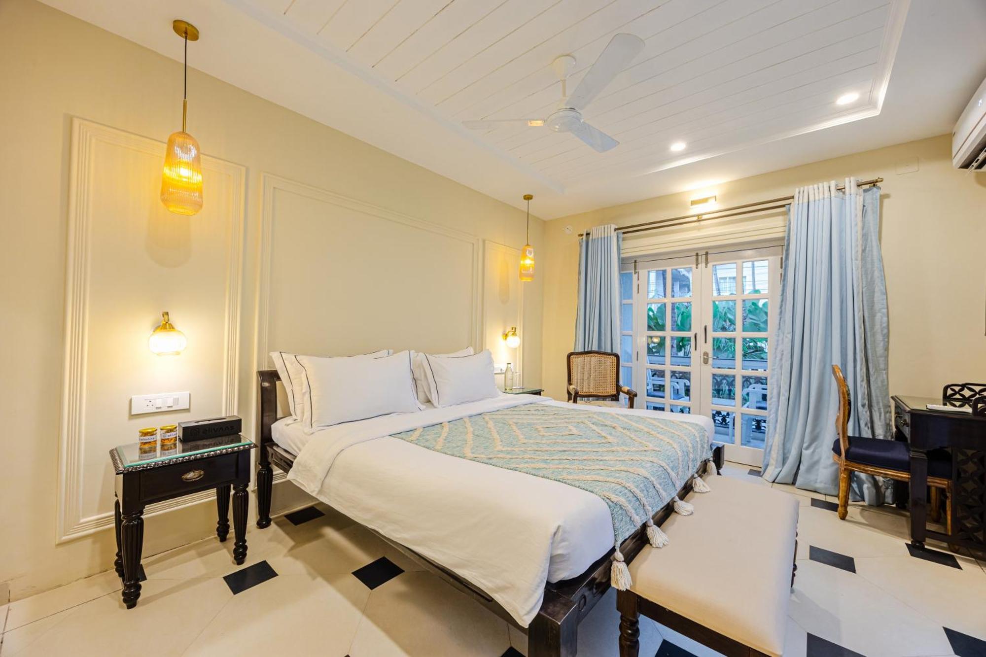 Villa Elivaas 4 Bhk Near With Private Pool & Bar - Casa Boa Vida Candolim