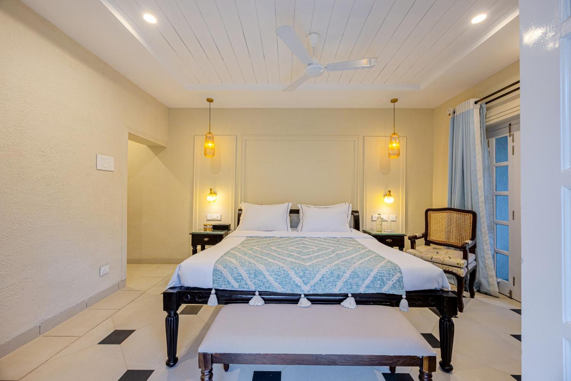 Elivaas 4 Bhk Near With Private Pool & Bar - Casa Boa Vida Villa *