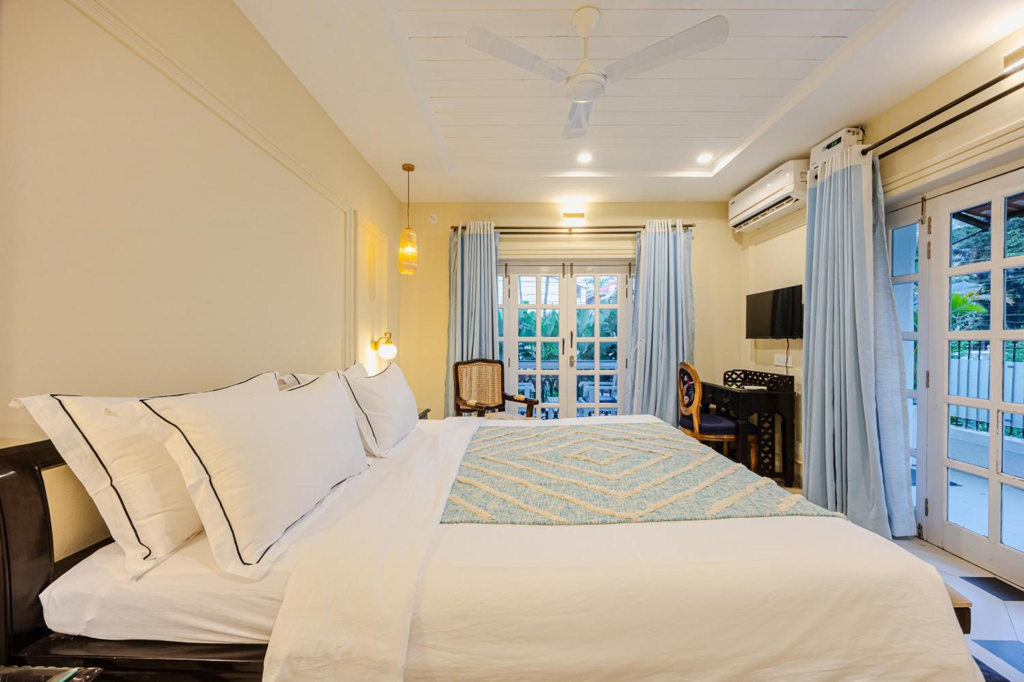 Villa Elivaas 4 Bhk Near With Private Pool & Bar - Casa Boa Vida Candolim