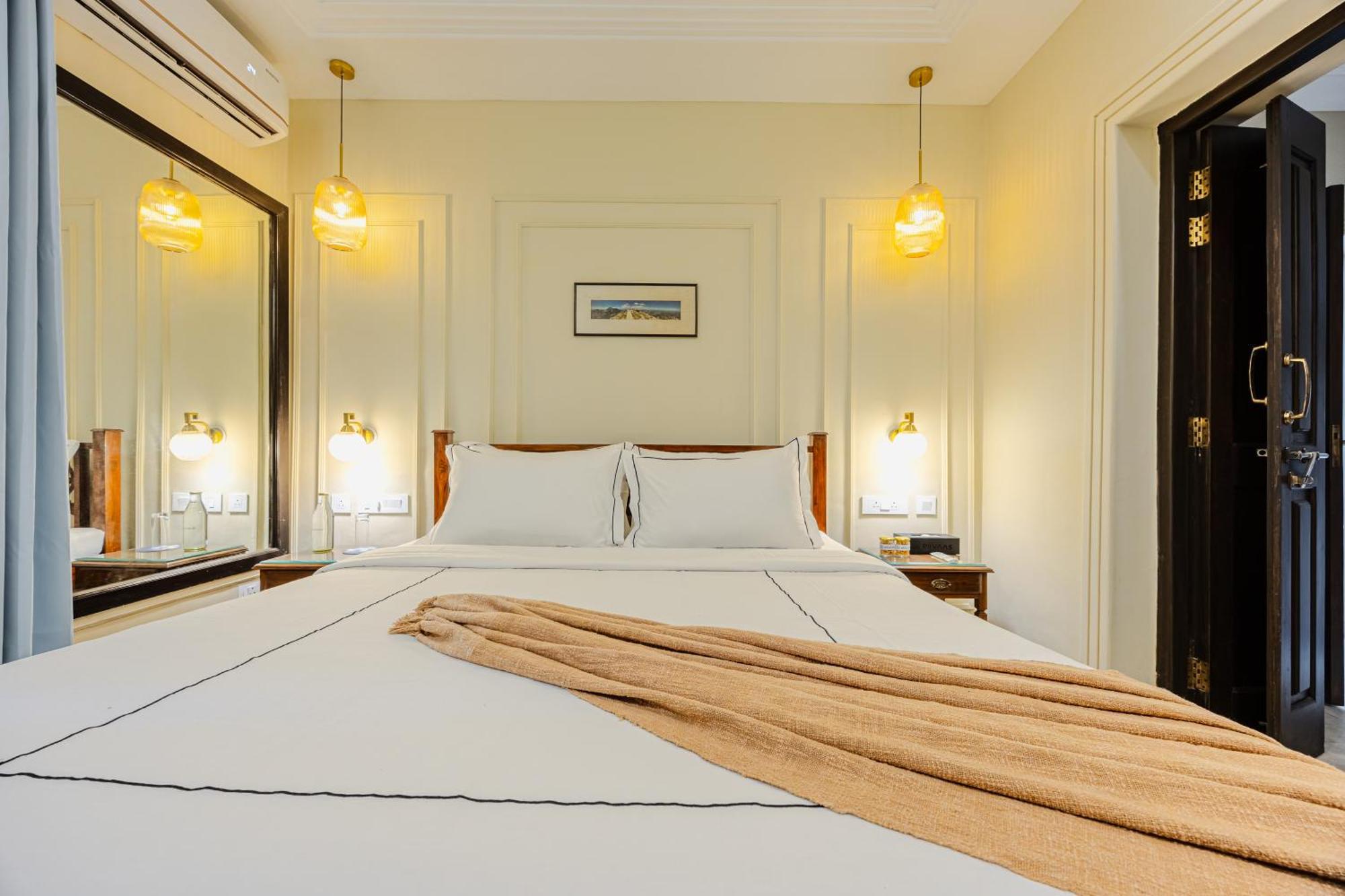 Elivaas 4 Bhk Near With Private Pool & Bar - Casa Boa Vida Villa