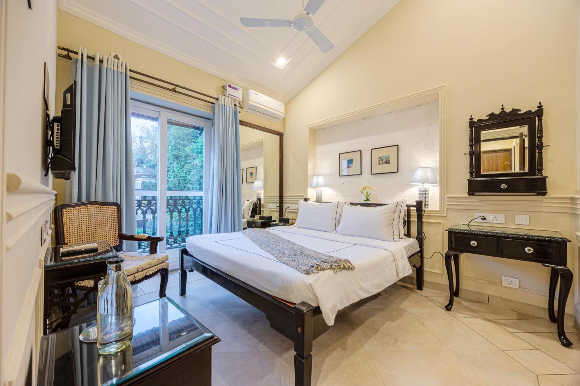Elivaas 4 Bhk Near With Private Pool & Bar - Casa Boa Vida
