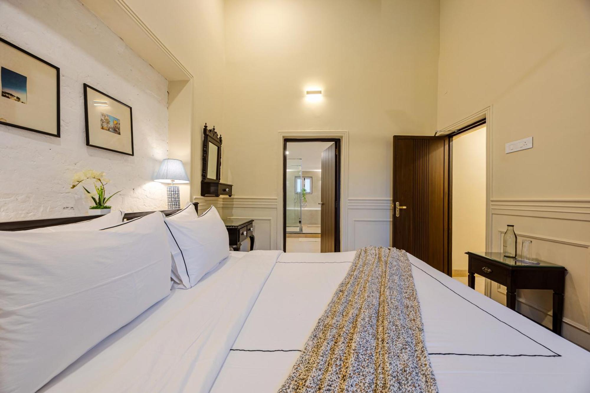 Elivaas 4 Bhk Near With Private Pool & Bar - Casa Boa Vida Villa *