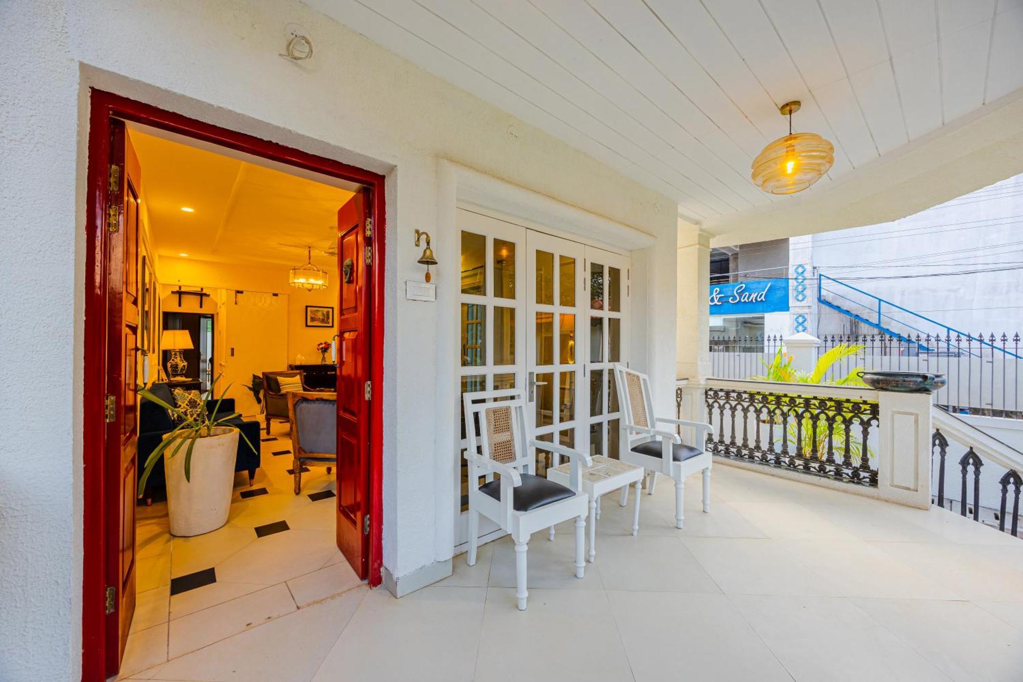 Elivaas 4 Bhk Near With Private Pool & Bar - Casa Boa Vida Villa