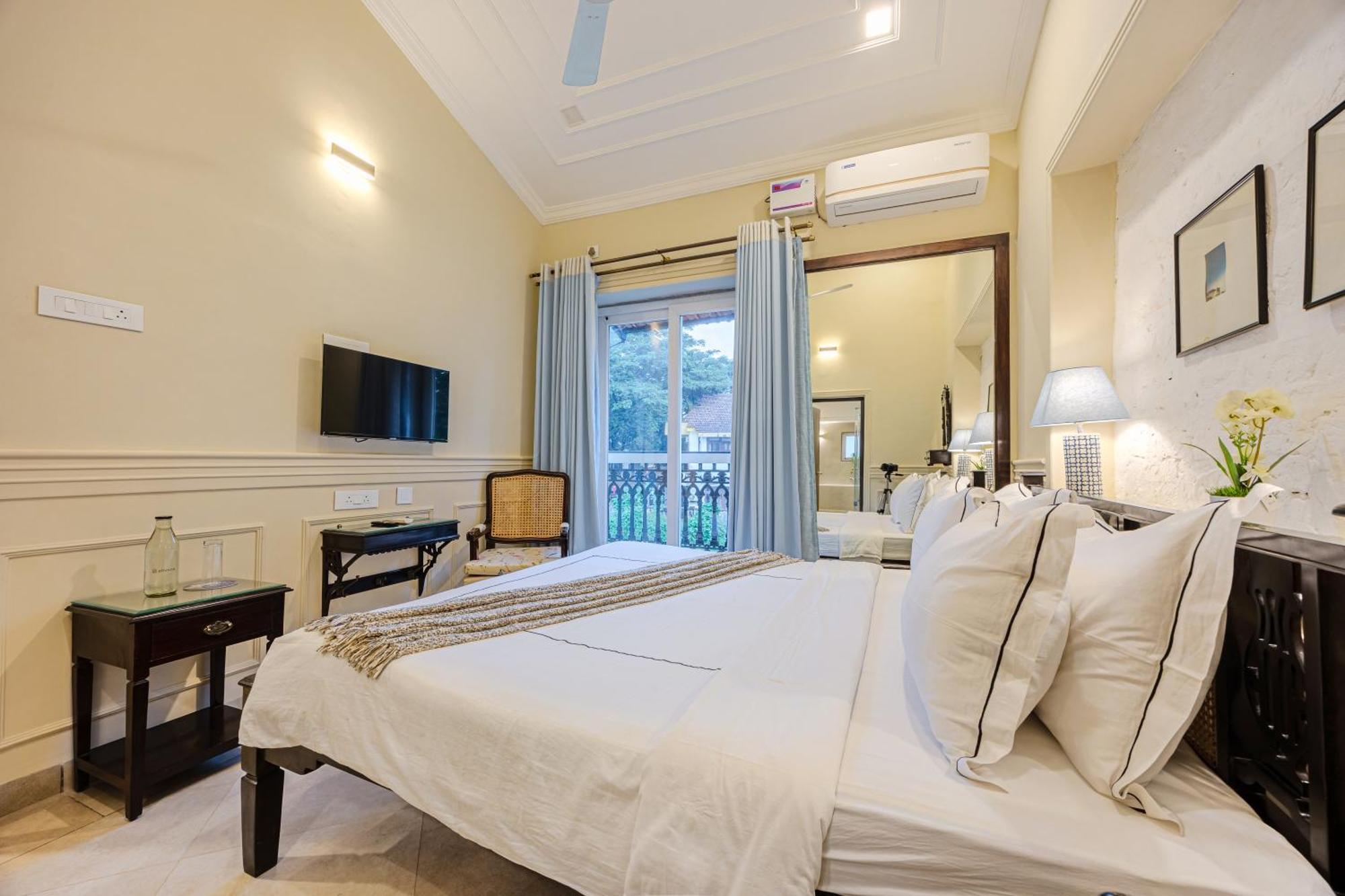 Elivaas 4 Bhk Near With Private Pool & Bar - Casa Boa Vida * Candolim
