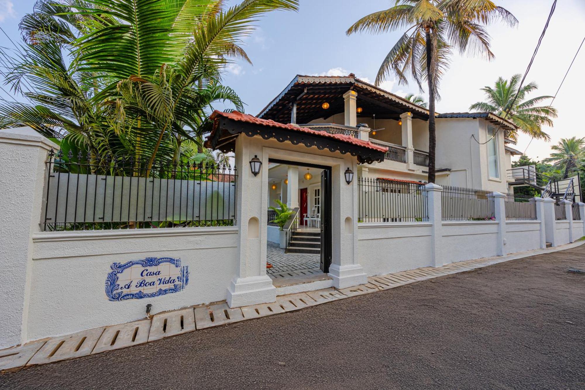 Elivaas 4 Bhk Near With Private Pool & Bar - Casa Boa Vida *