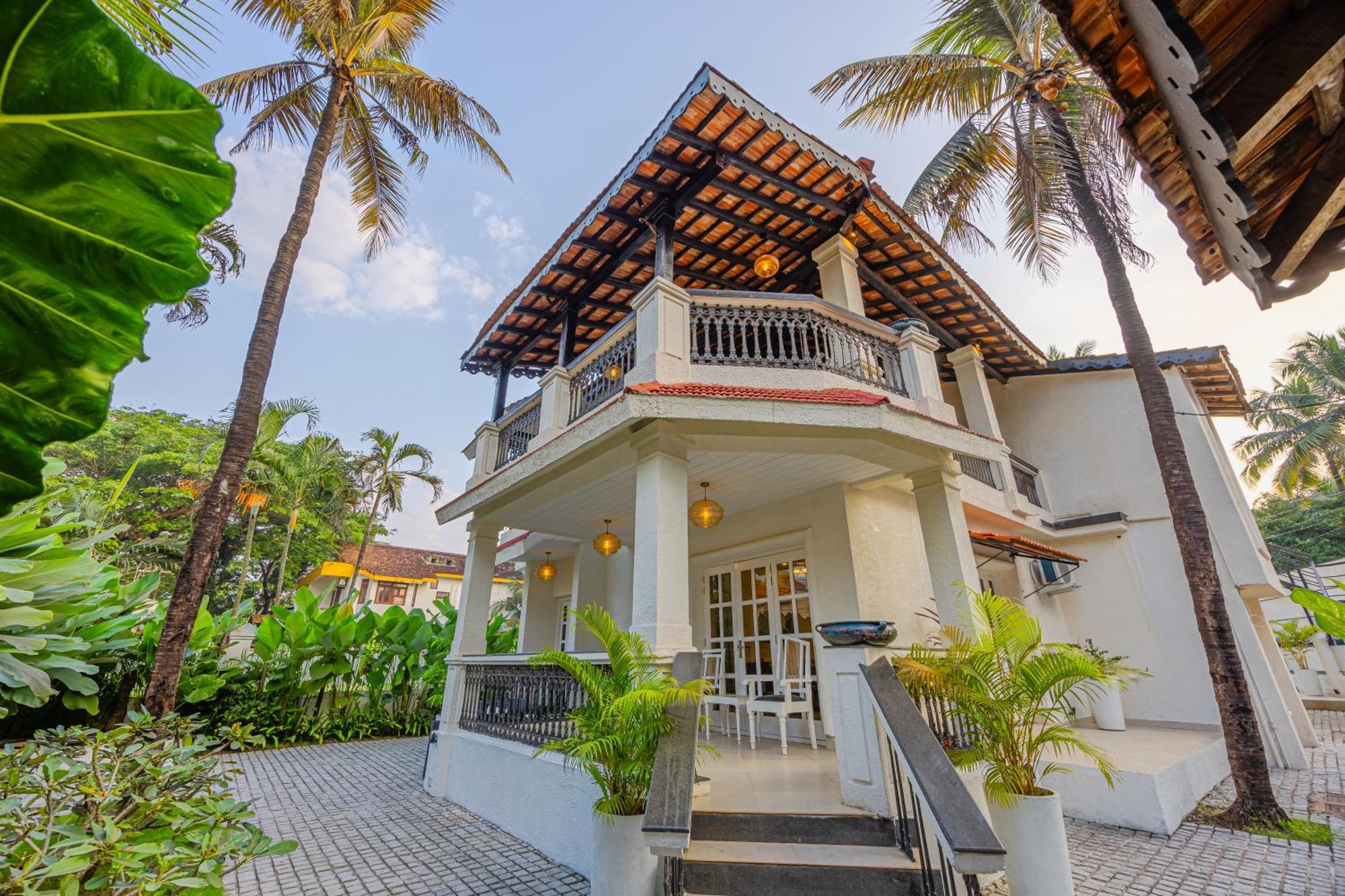 Elivaas 4 Bhk Near With Private Pool & Bar - Casa Boa Vida Candolim